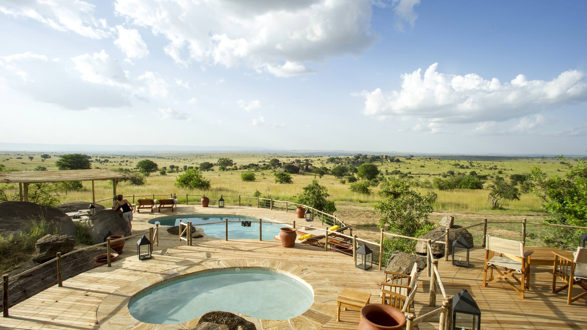 Pool with view over the Serengeti